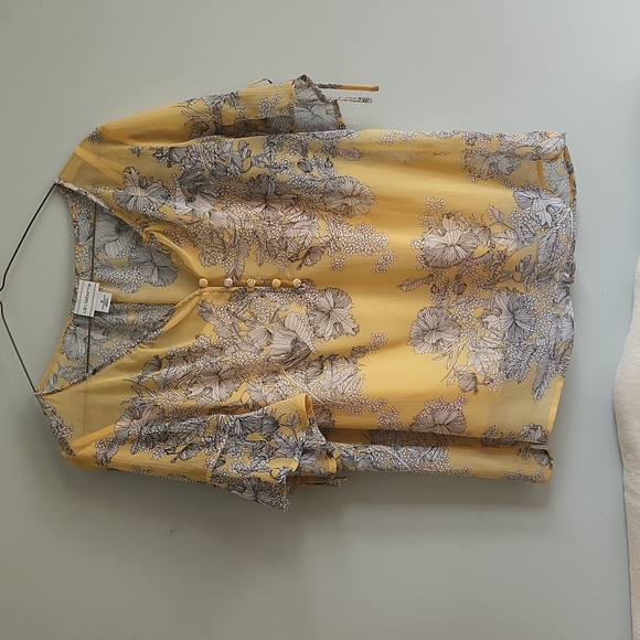 Liz Claiborne Tops - Liz Claborne Medium Yellow and Gray Floral Blouse with a Shell Lining